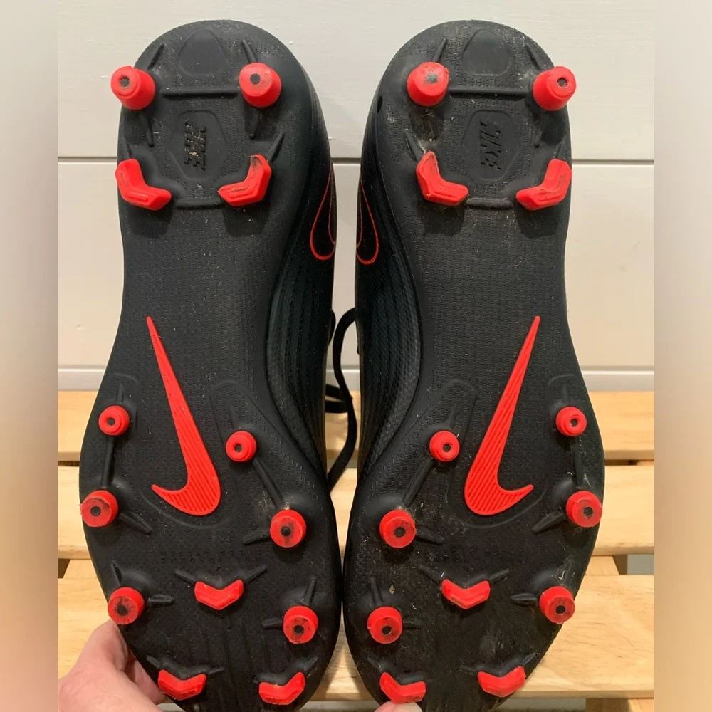Nike, soccer cleats.  Black and red, like new condition. - Picture 11 of 11